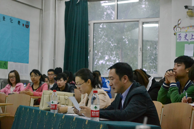 2014年历史文化学院模拟招聘大赛评委老师(韩强、姜小莉).JPG